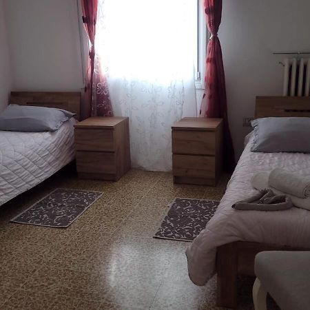 Milli Apartment Ферара Екстериор снимка