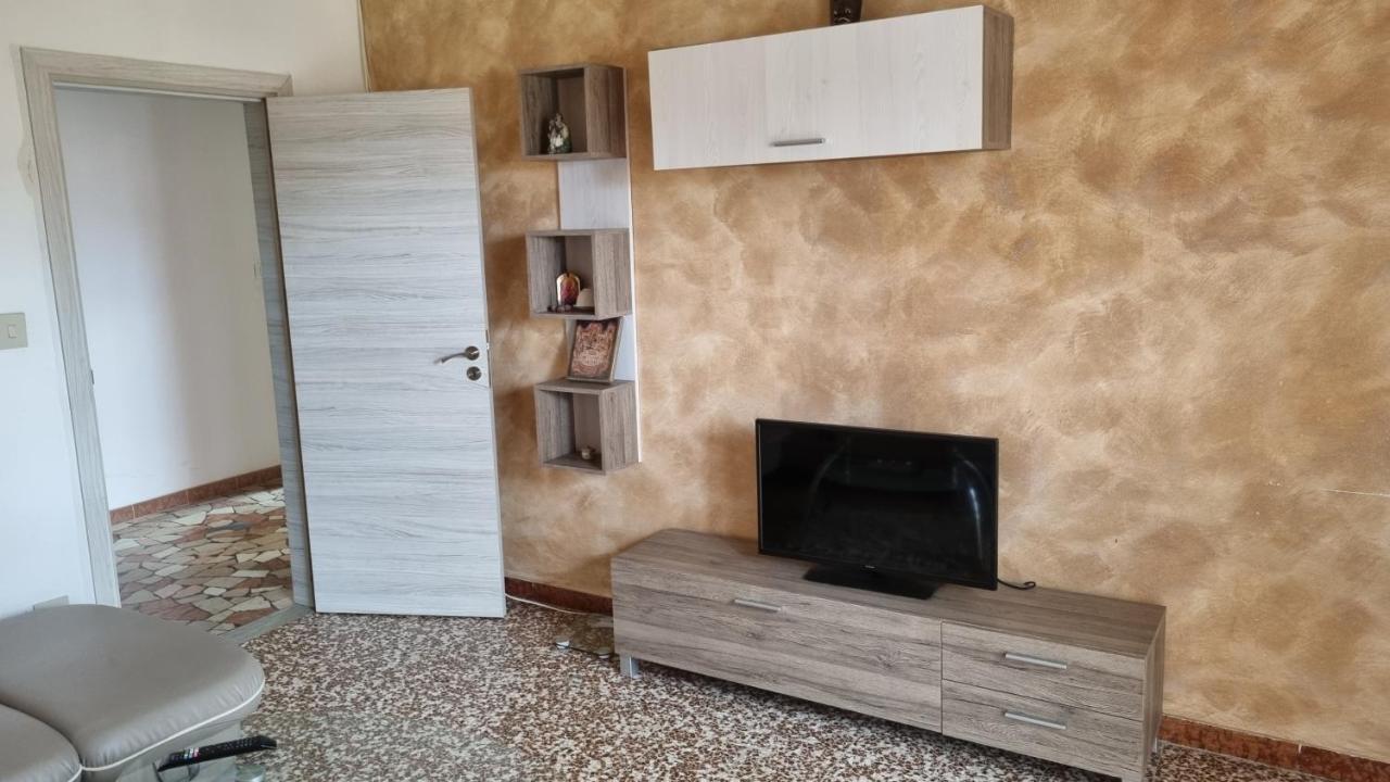 Milli Apartment Ферара Екстериор снимка