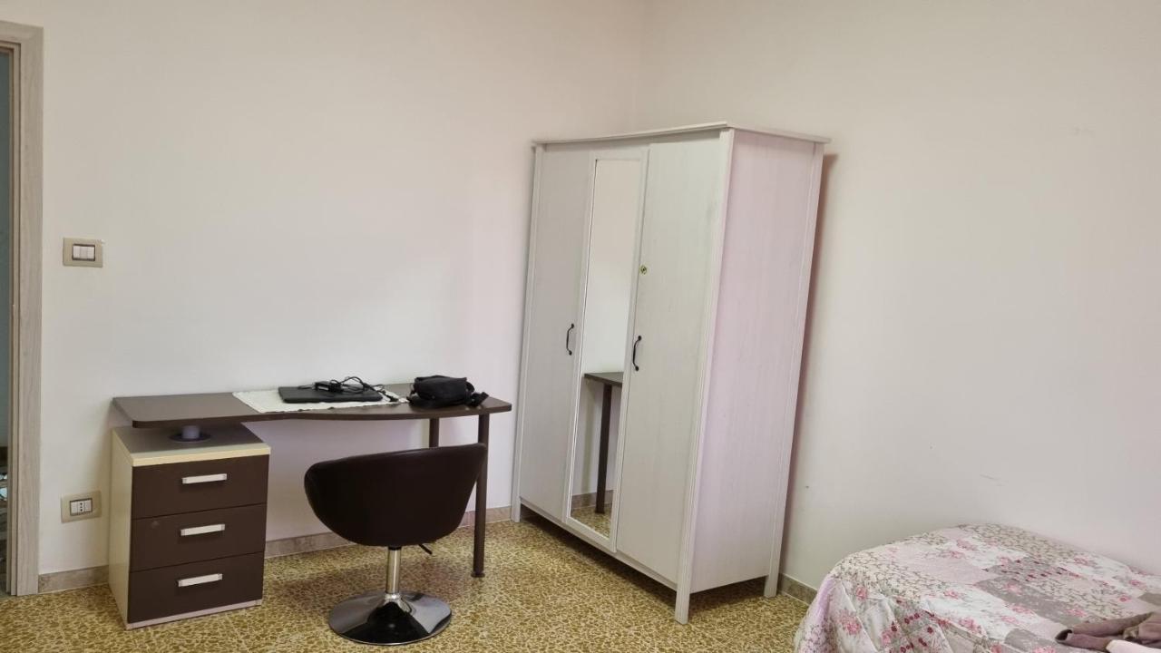 Milli Apartment Ферара Екстериор снимка